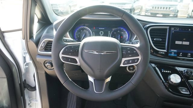 New 2026 Chrysler Pacifica Select FWD image 30