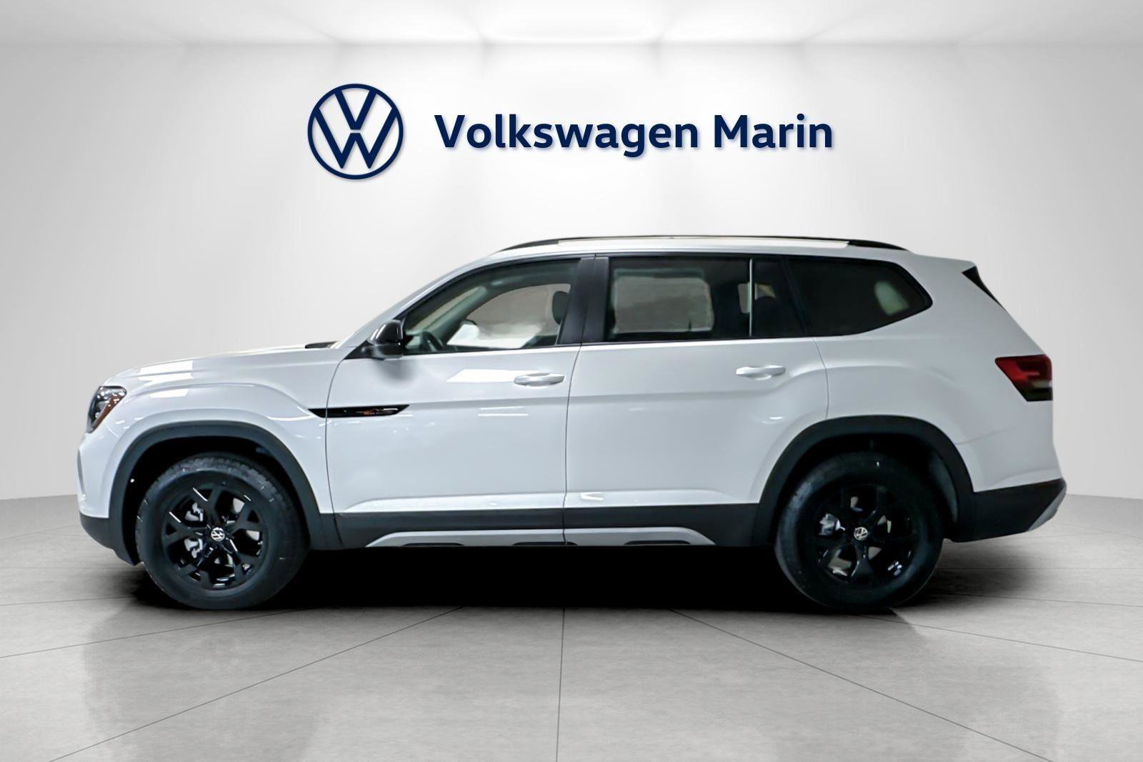 New 2026 Volkswagen Atlas Peak Edition image 2