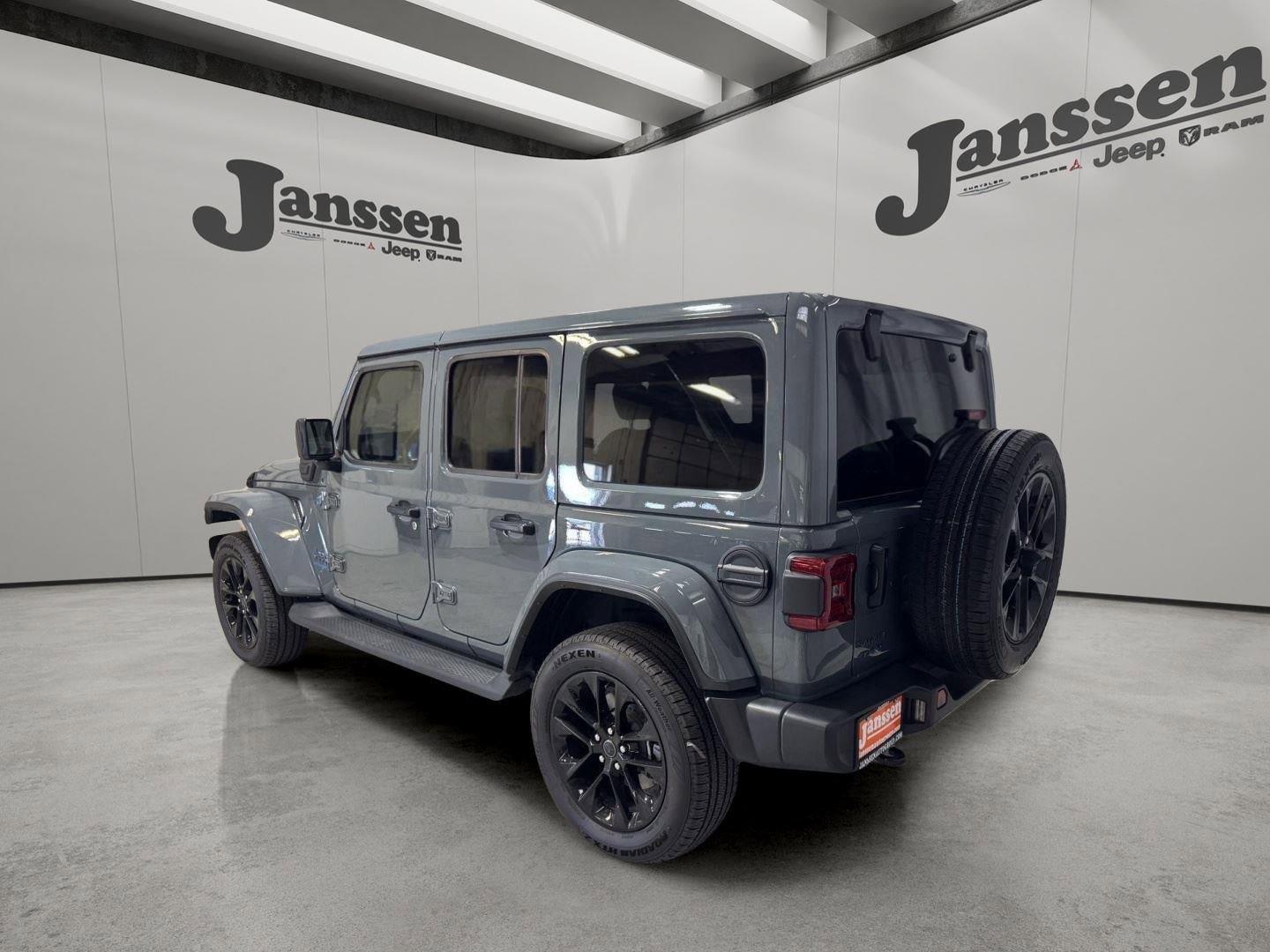 Used 2025 Jeep Wrangler Unlimited Sahara AWD/4WD image 2