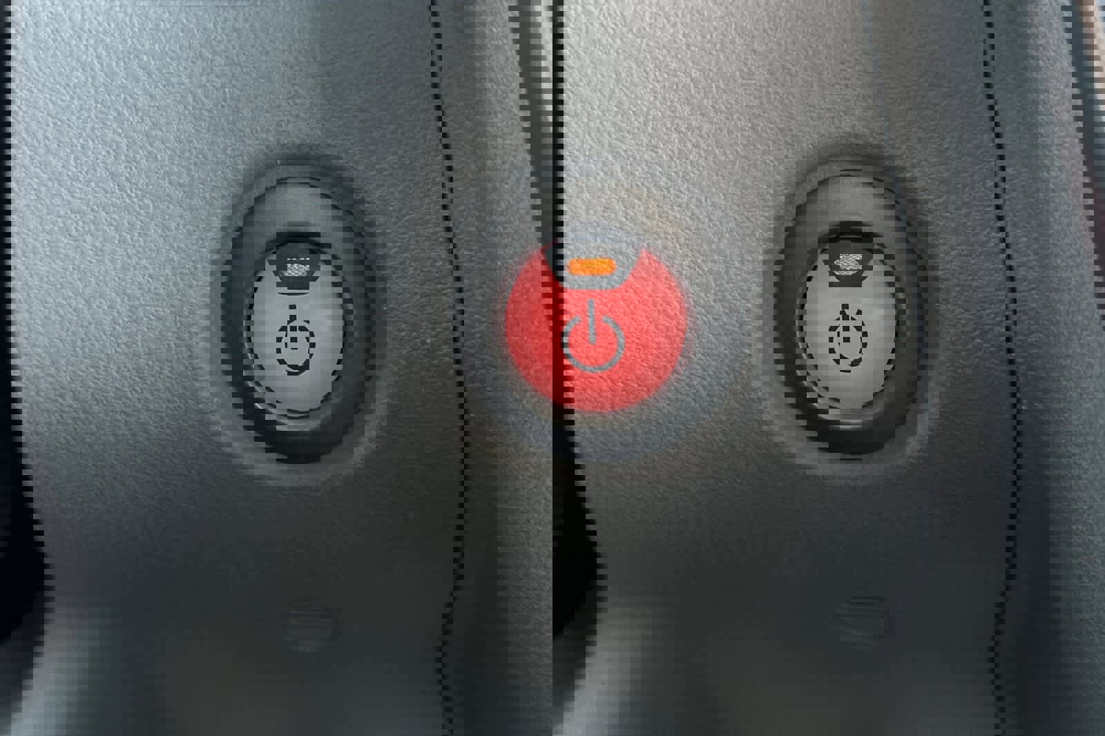 Used 2011 Nissan Leaf w/ Eco Design Pkg image 24