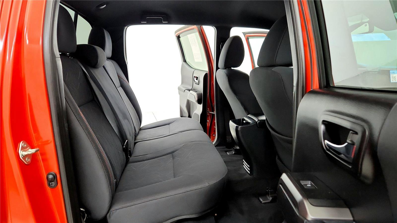 Used 2018 Toyota Tacoma TRD Off-Road w/ Technology Package image 17