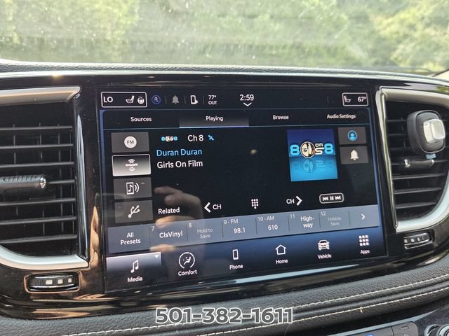 Used 2023 Chrysler Pacifica Touring FWD image 19