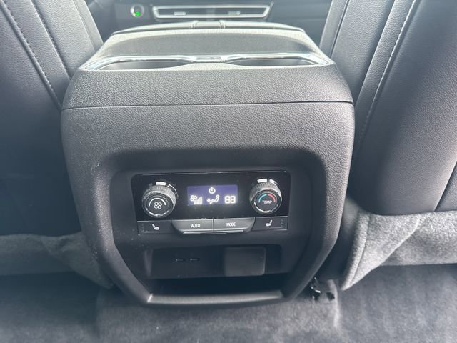 Used 2025 Chevrolet Traverse RS image 35