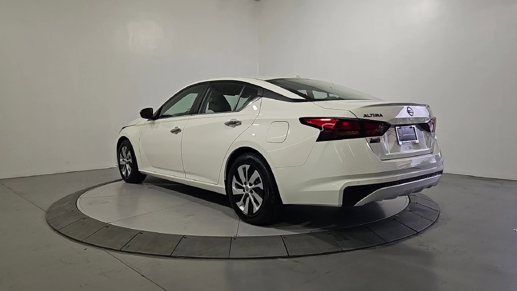 Used 2025 Nissan Altima 2.5 S FWD image 3