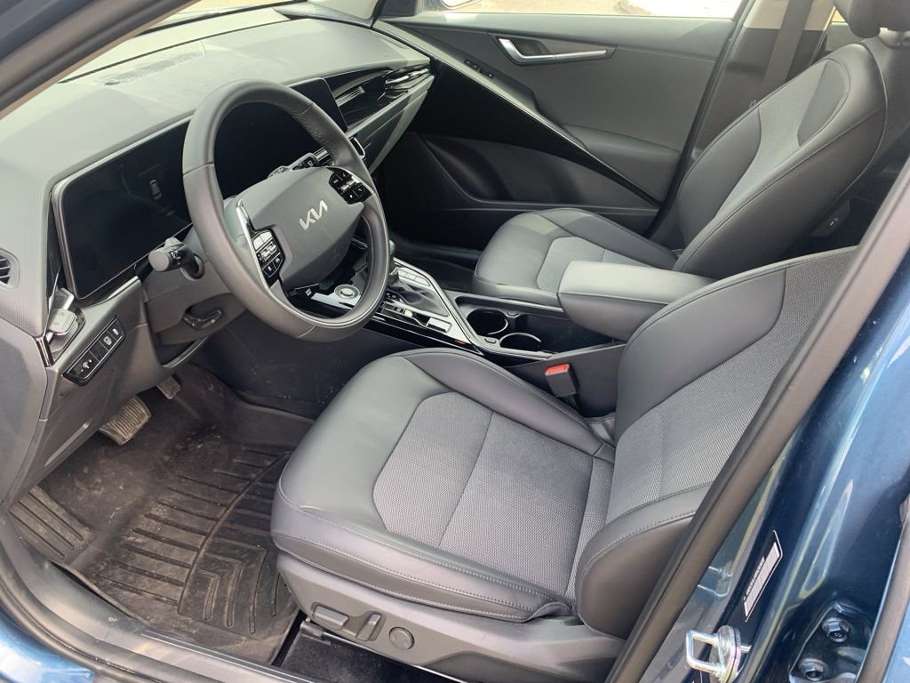 Used 2024 Kia Niro EX image 8