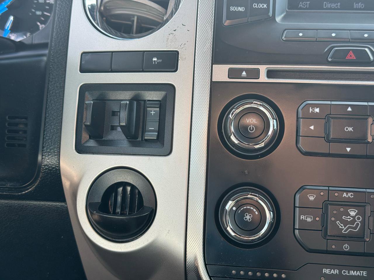 Used 2016 Ford Expedition EL XLT image 36