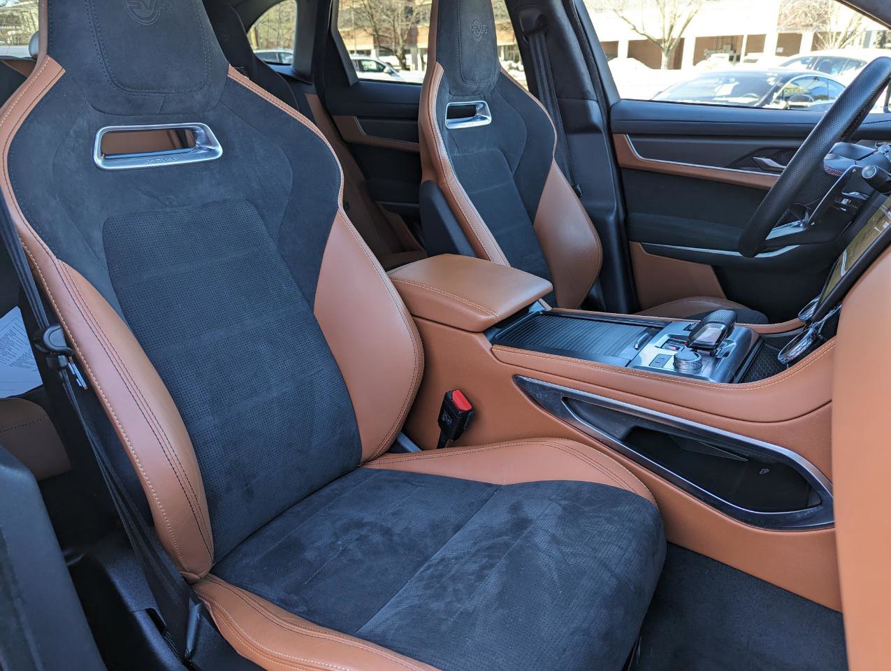 Used 2023 Jaguar F-PACE SVR image 33