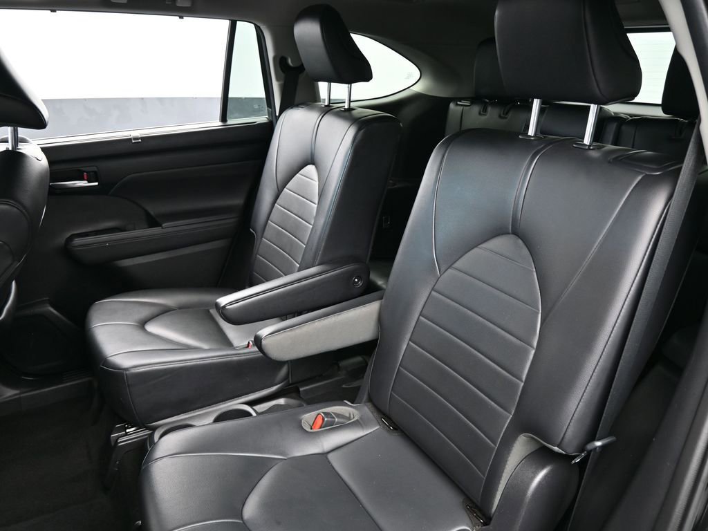 Used 2021 Toyota Highlander XLE image 34