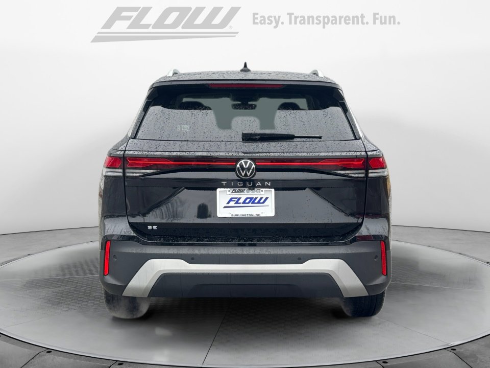 Used 2025 Volkswagen Tiguan SE image 6