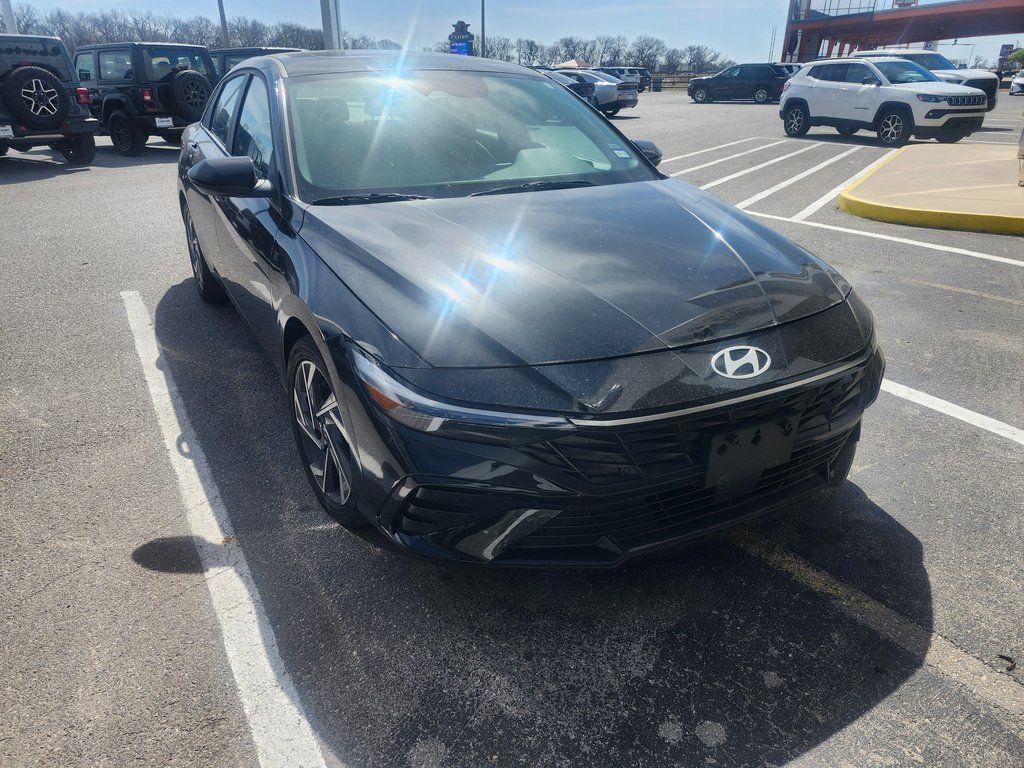 Used 2025 Hyundai Elantra SEL image 5