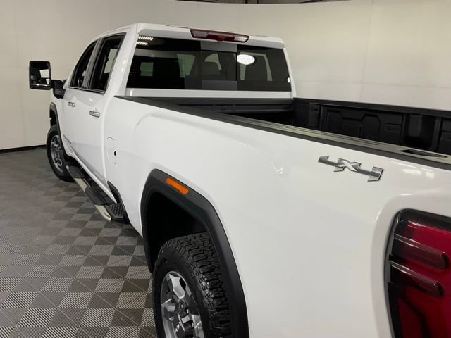 Used 2025 GMC Sierra 2500 SLT w/ SLT Convenience Package AWD/4WD image 41