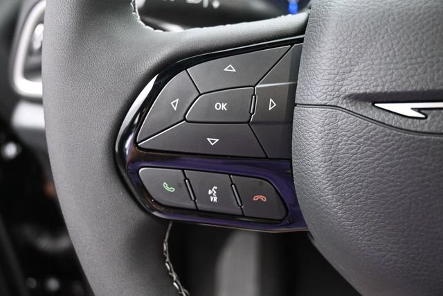 New 2027 Chrysler Pacifica Limited FWD image 30
