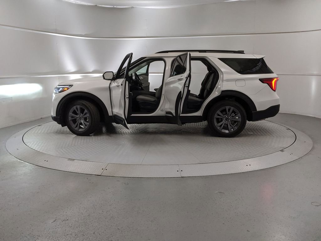 New 2025 Ford Explorer Active w/ Active Comfort Package image 11