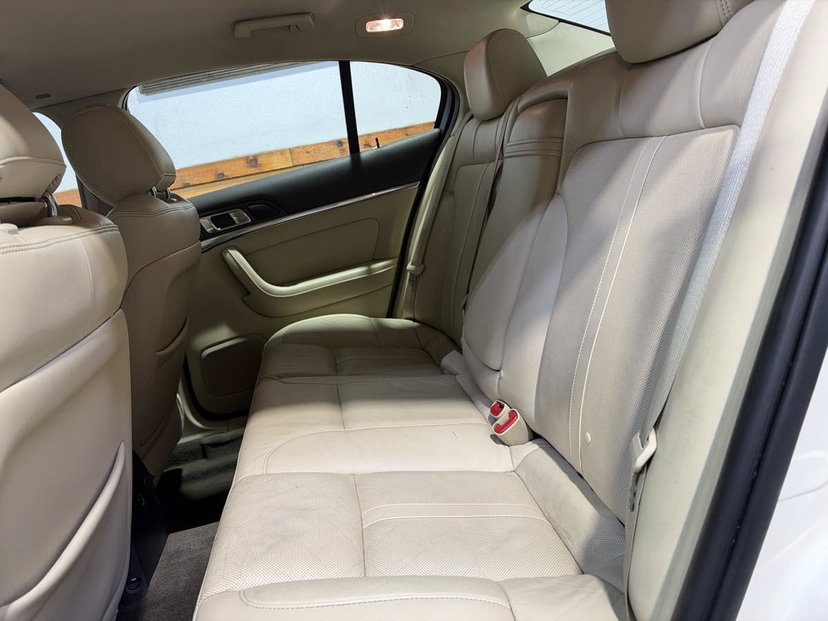 Used 2013 Lincoln MKS FWD image 20