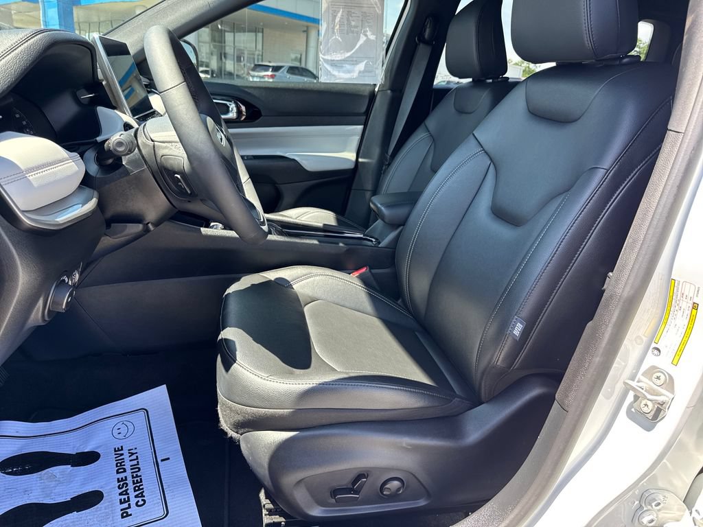Used 2025 Jeep Compass Limited AWD/4WD image 10