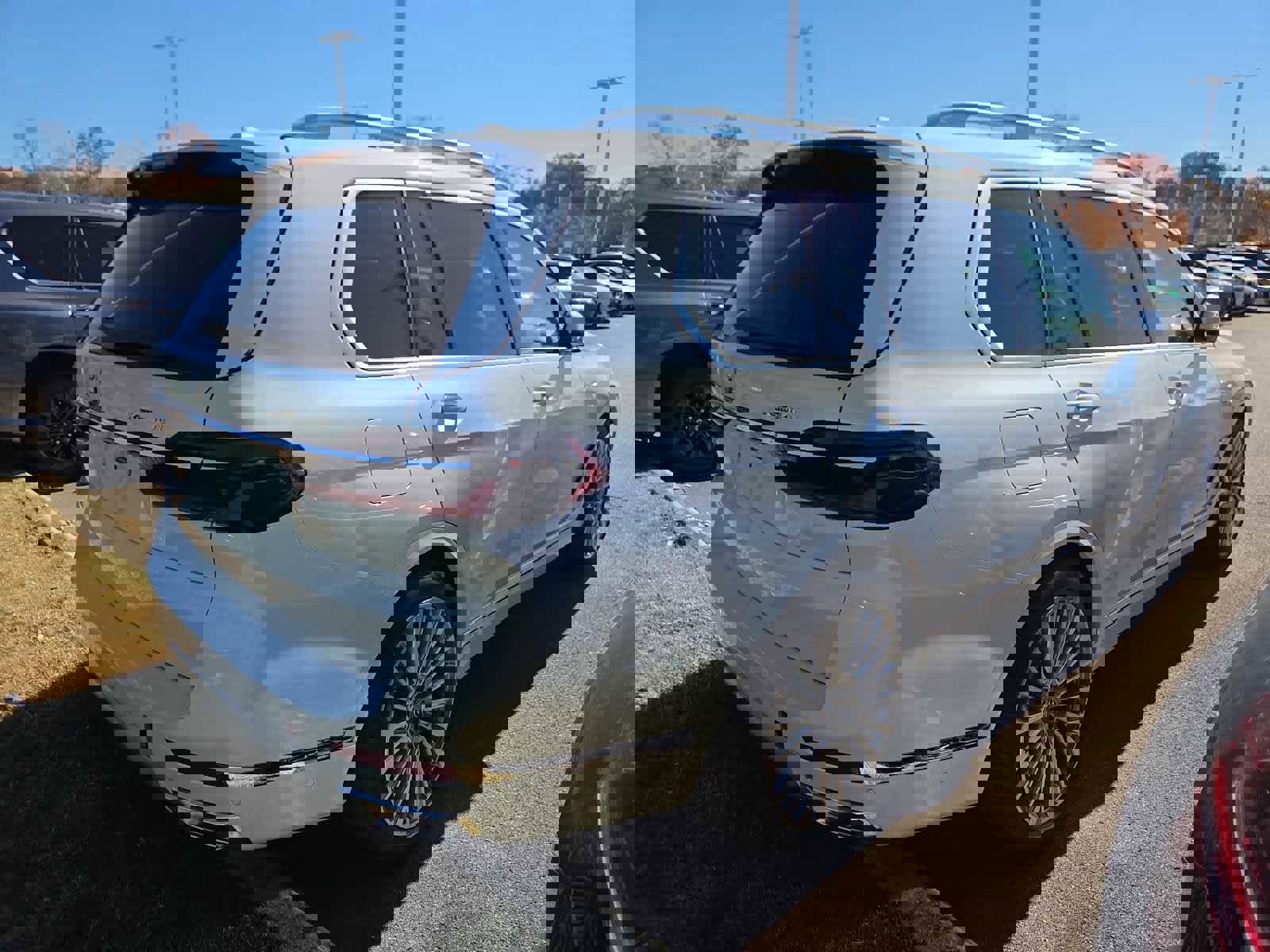 Used 2026 BMW X7 xDrive40i w/ Executive Package image 5