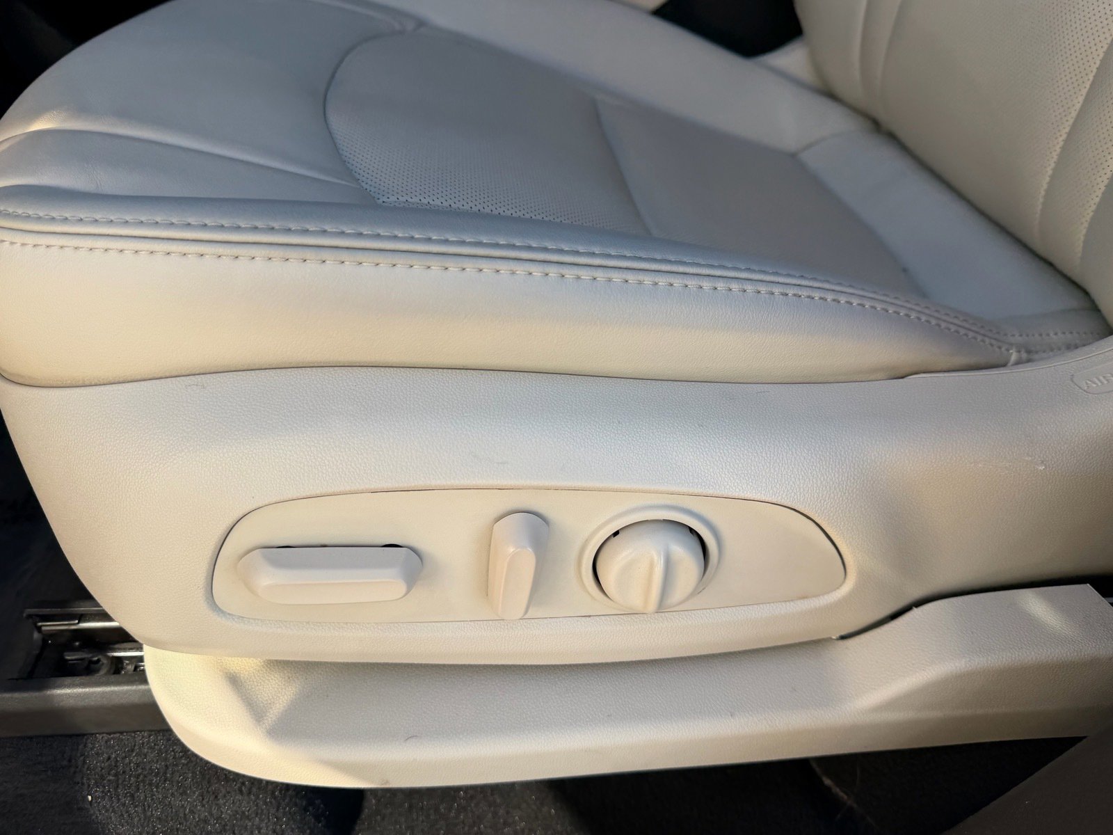 Used 2024 Buick Enclave Essence w/ Experience Buick Package image 24