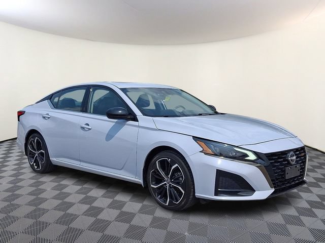 Used 2023 Nissan Altima 2.5 SR w/ SR Premium Package FWD image 1