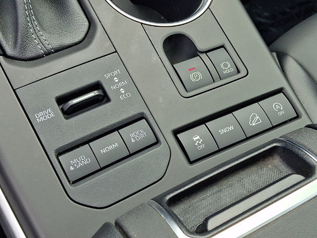 Used 2022 Toyota Highlander XLE AWD/4WD image 16