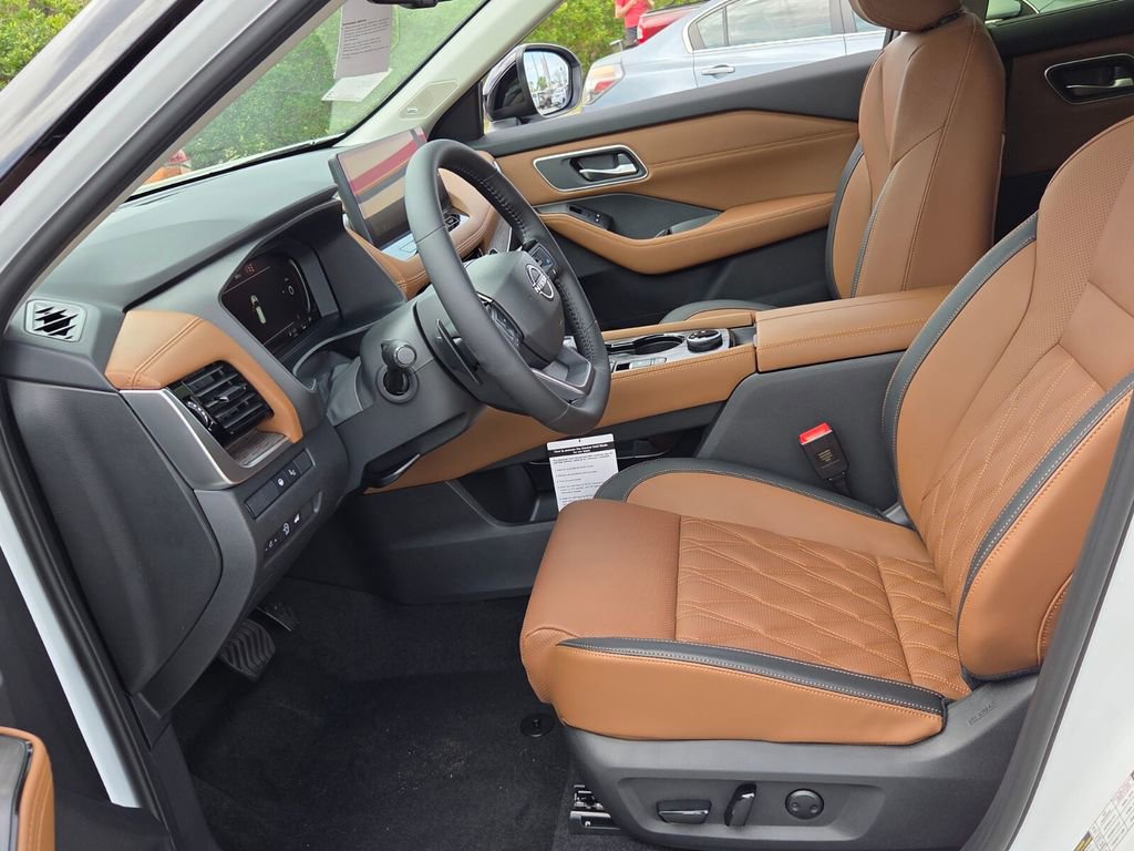 New 2026 Nissan Rogue Platinum image 3