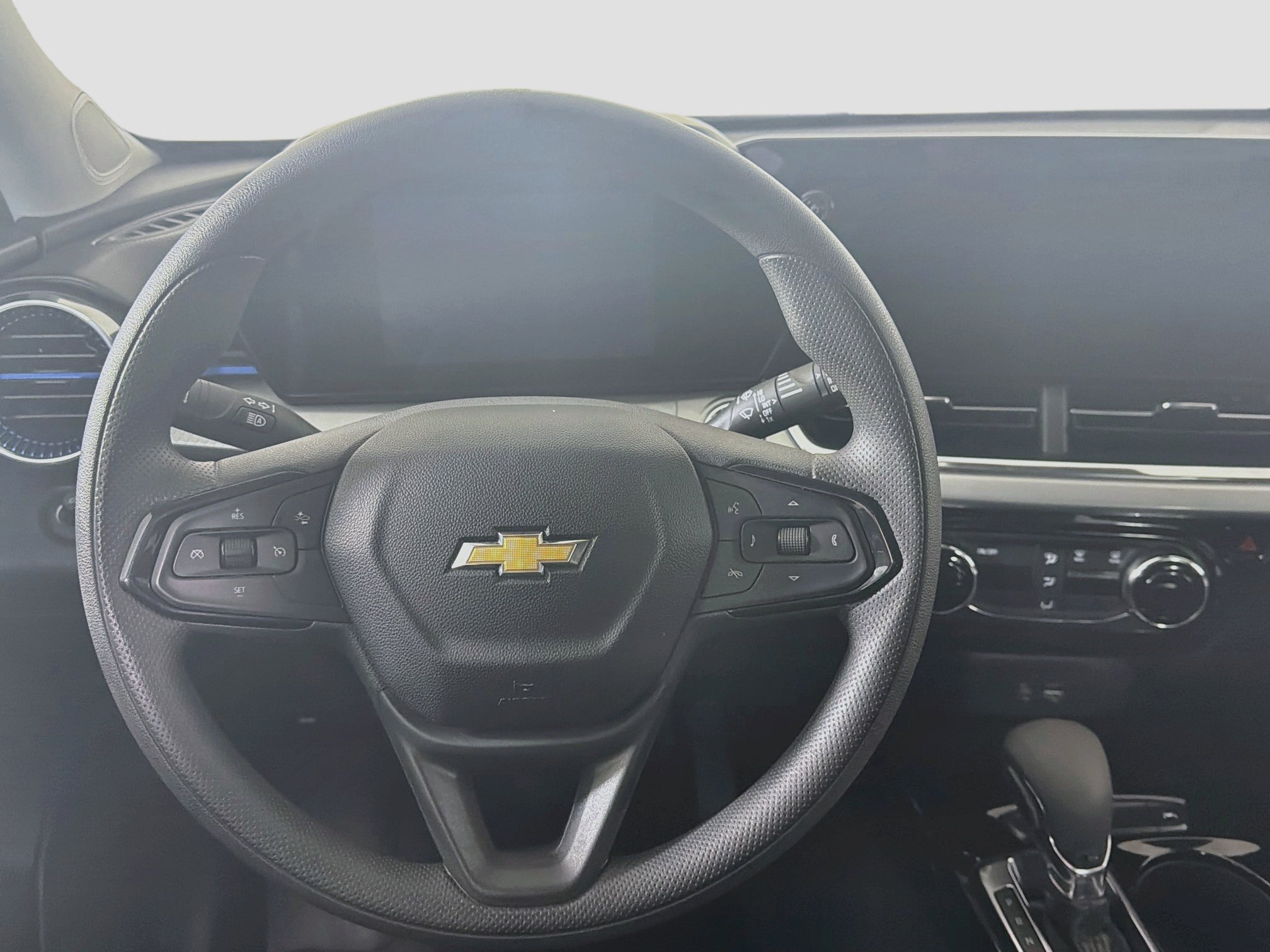 Used 2025 Chevrolet Trax LT FWD image 17