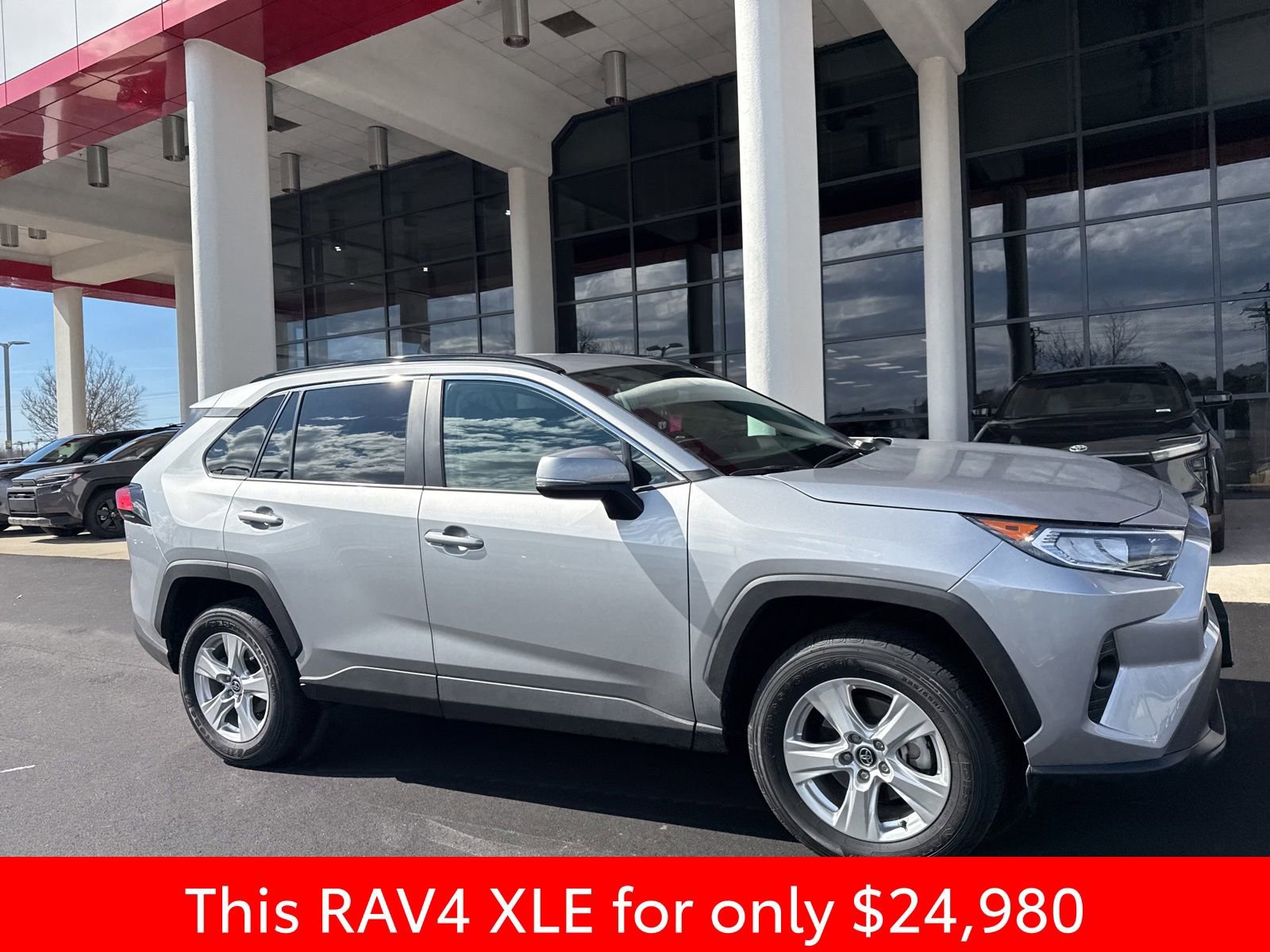 Used 2021 Toyota RAV4 XLE image 5