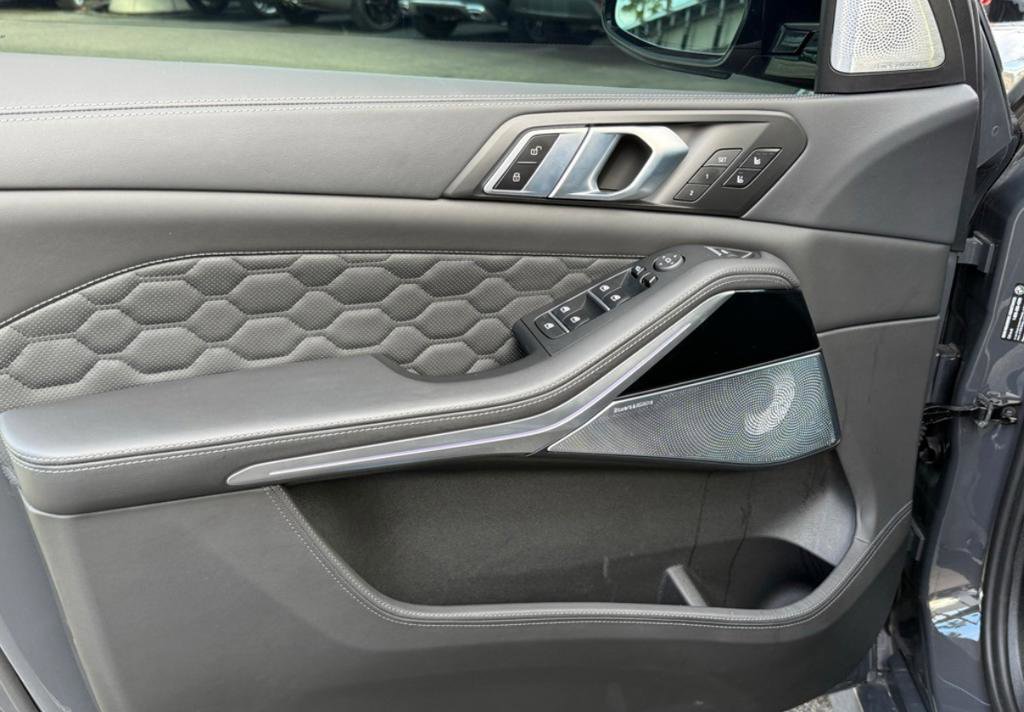 Used 2025 BMW X5 M Competition w/ Executive Package image 12