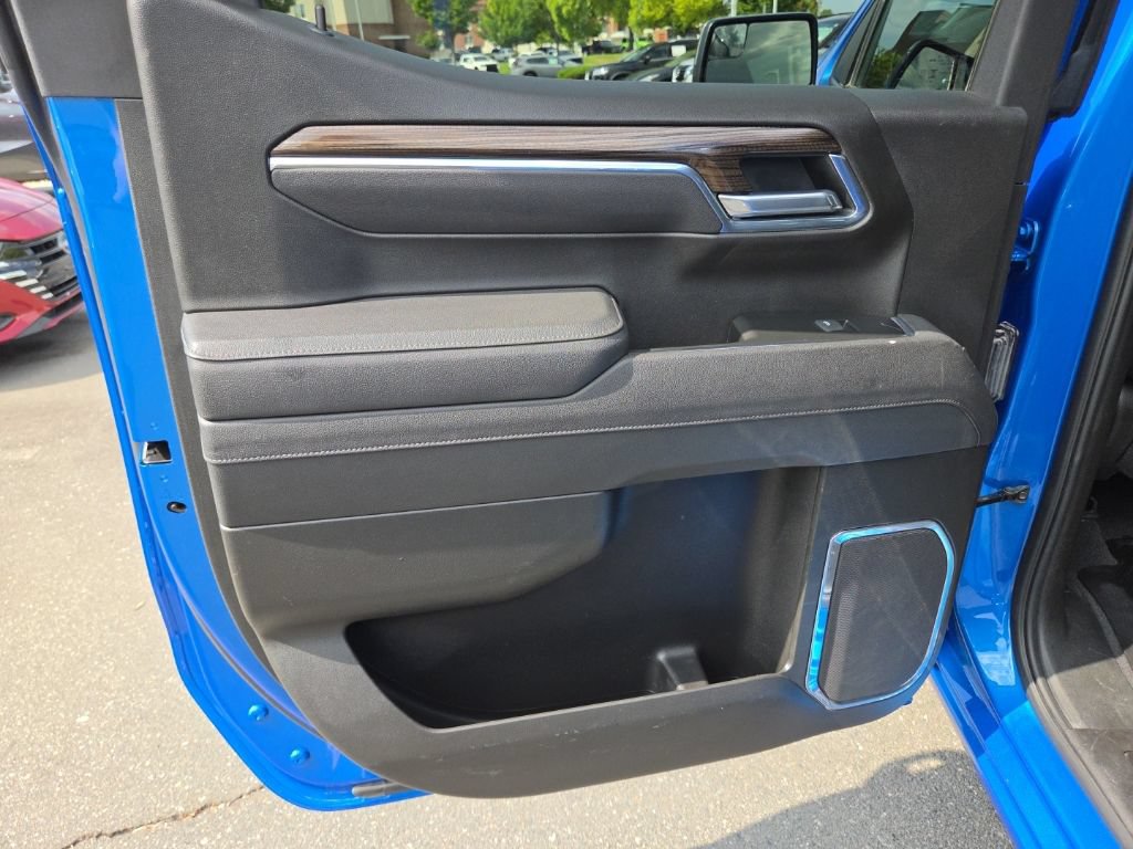 Used 2025 Chevrolet Silverado 1500 LT RWD image 30