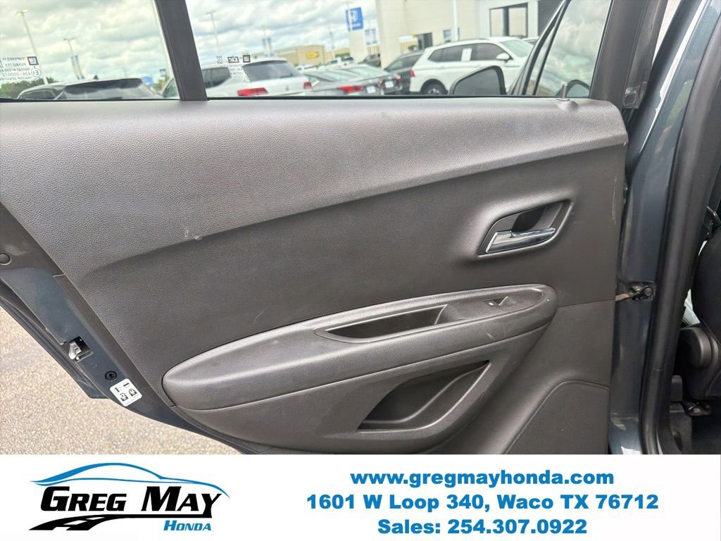 Used 2021 Chevrolet Trax LT w/ Premium Seat Package FWD image 22