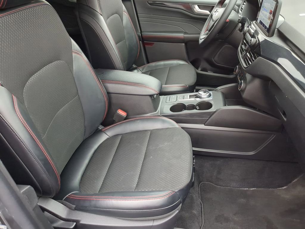 Used 2025 Ford Escape ST-Line image 30