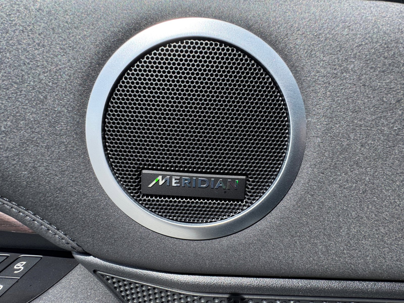 Used 2020 Land Rover Discovery HSE image 27