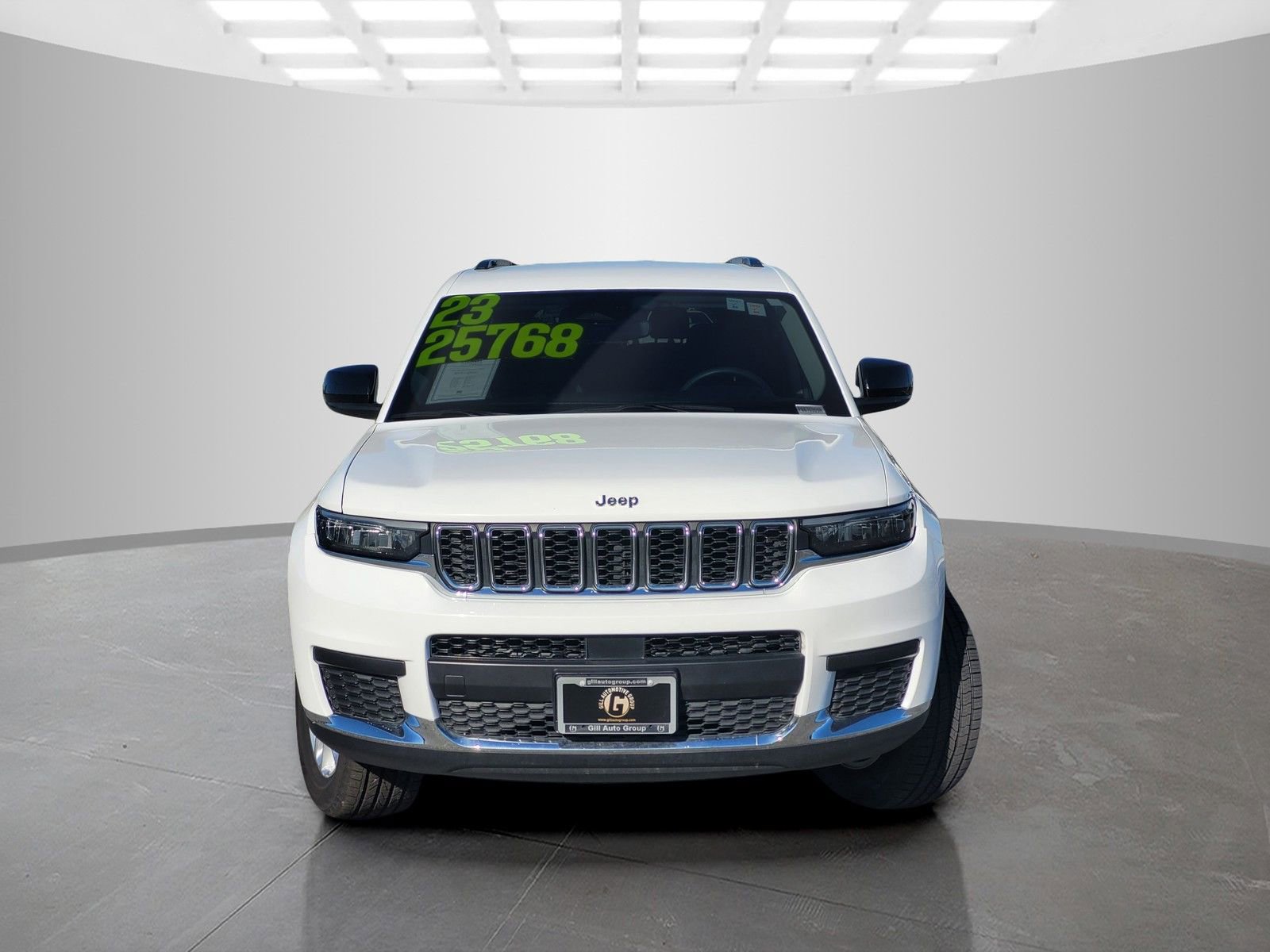 Used 2023 Jeep Grand Cherokee L Laredo image 2