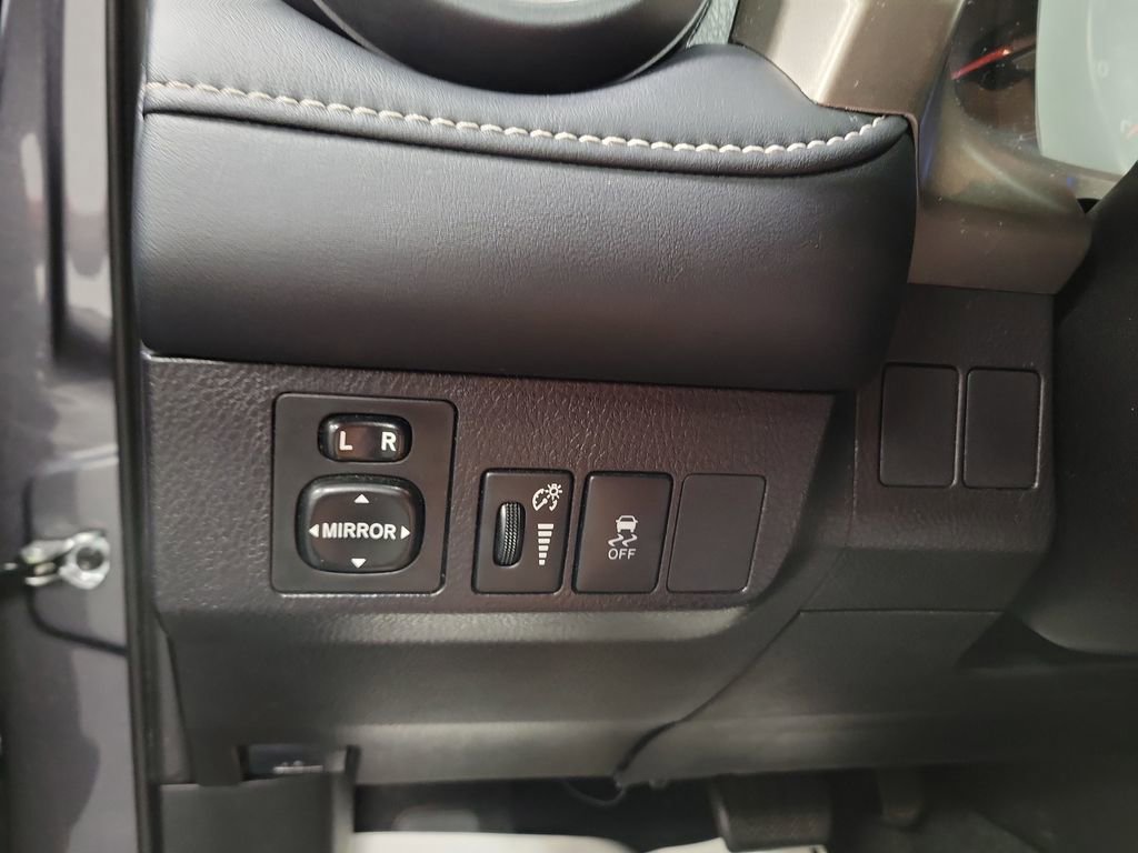 Used 2014 Toyota RAV4 XLE image 21
