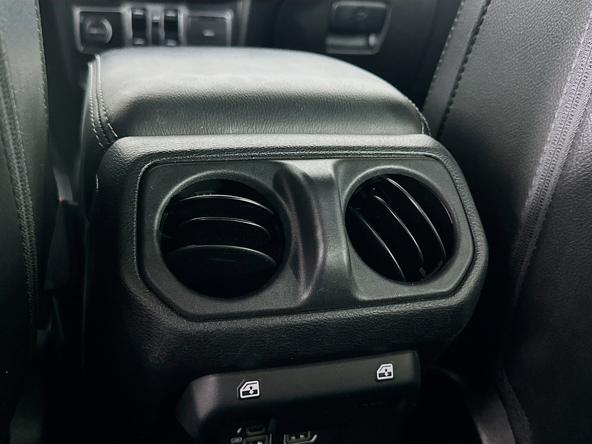 Used 2022 Jeep Wrangler Unlimited Sahara w/ Cold Weather Group AWD/4WD image 26