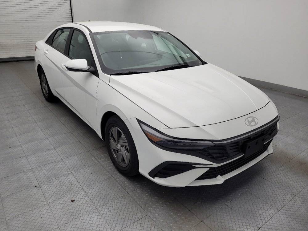 Used 2025 Hyundai Elantra SE image 13