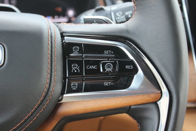 Used 2025 Jeep Grand Cherokee Summit AWD/4WD image 16
