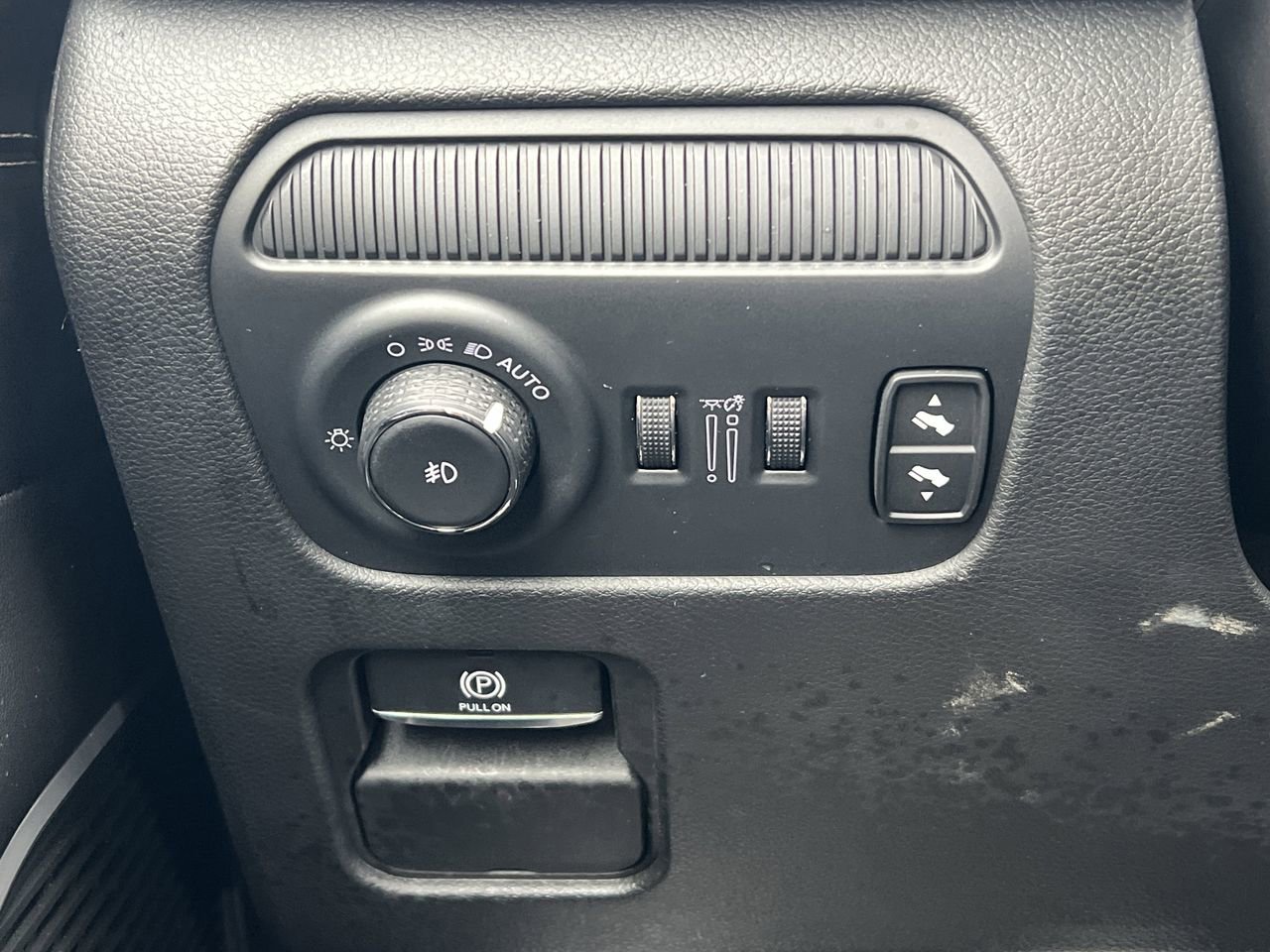 Used 2024 Jeep Wagoneer L Series II w/ Flexible Seating Group image 16