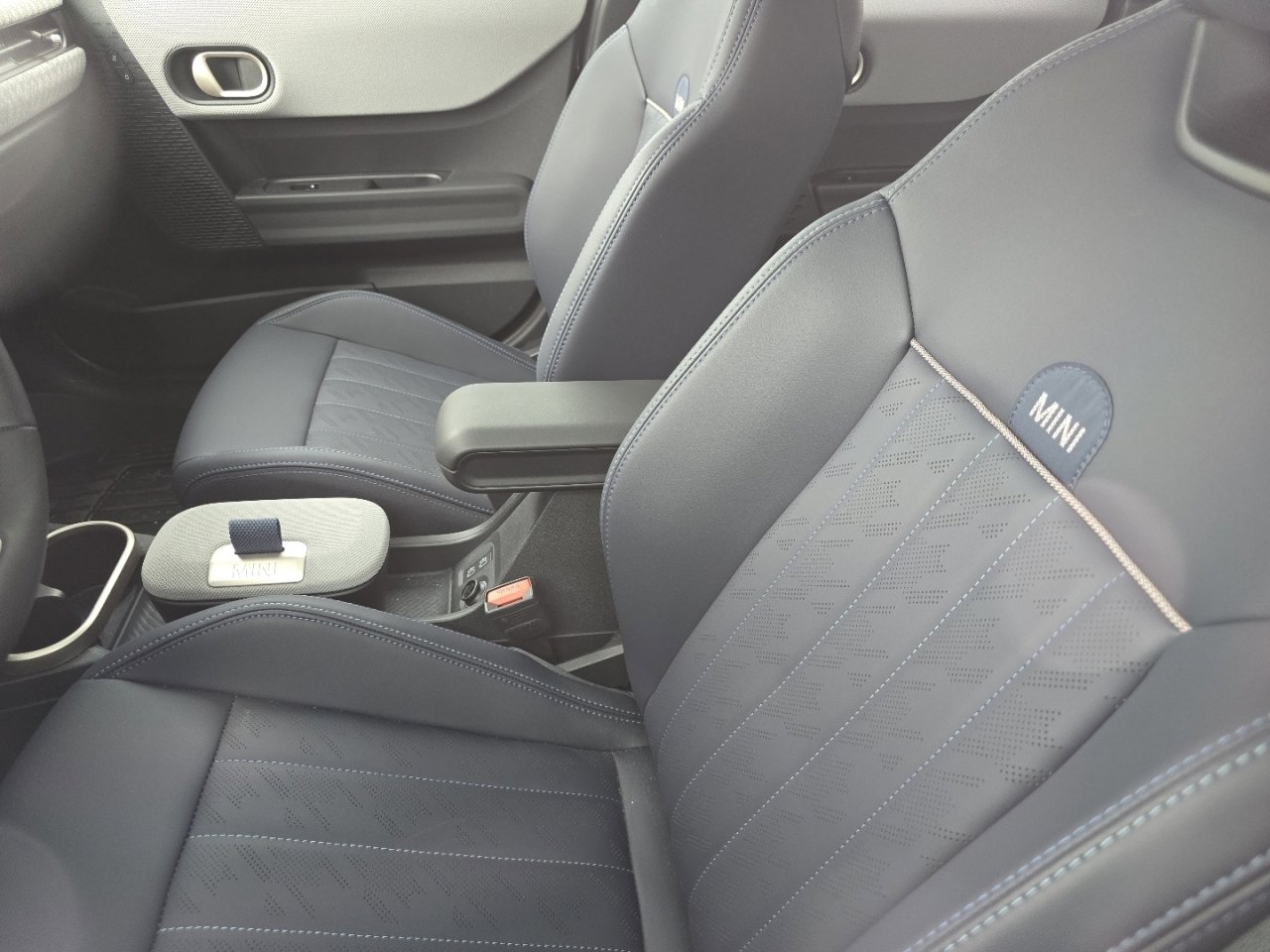Used 2026 MINI Cooper 4-Door Hardtop FWD image 19