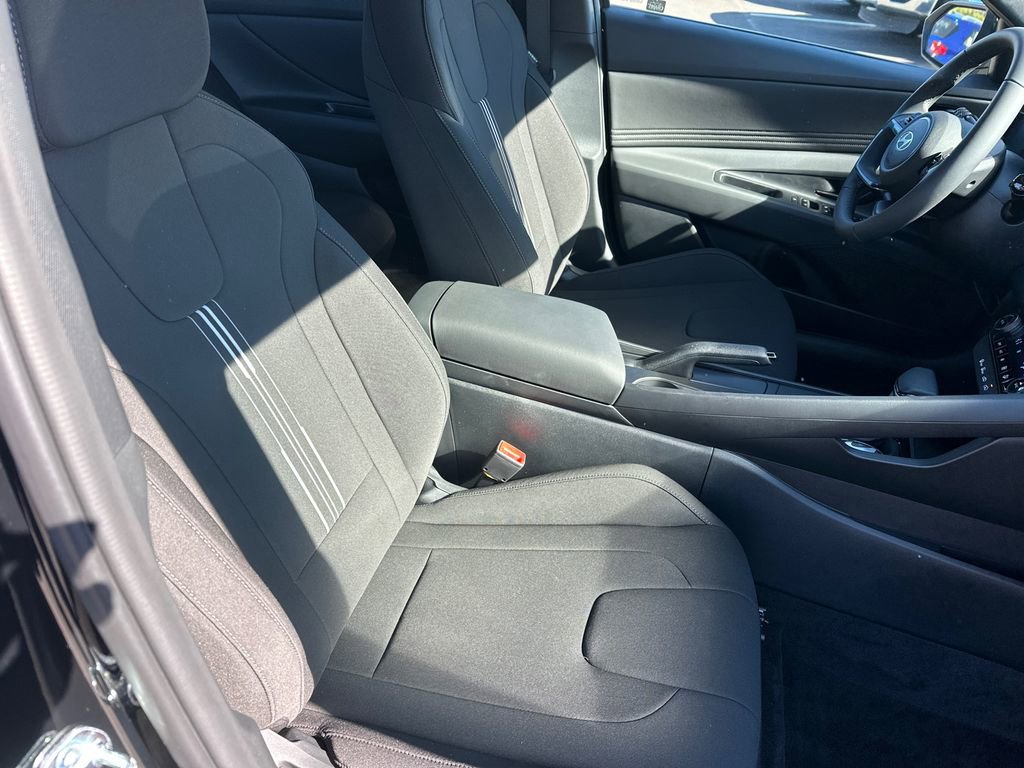 New 2025 Hyundai Elantra Sport image 13