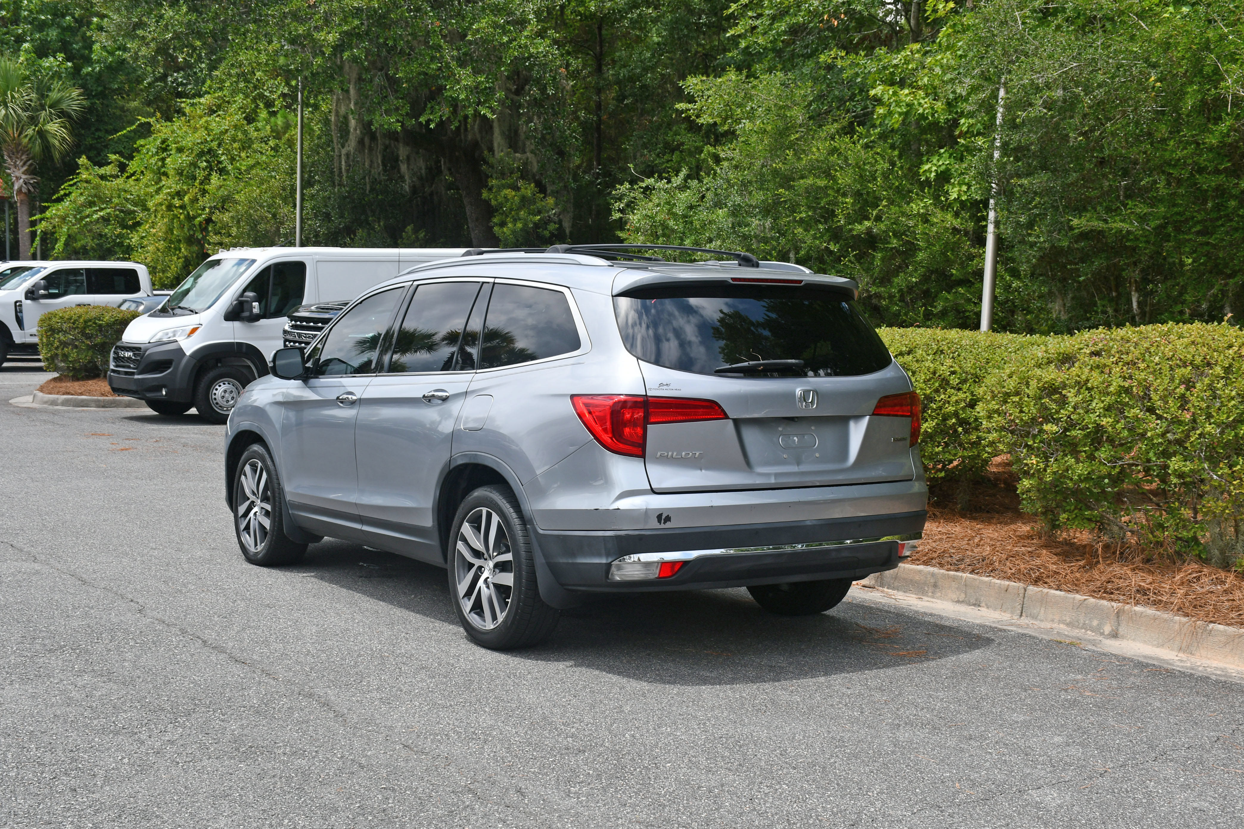 Used 2017 Honda Pilot Touring image 3