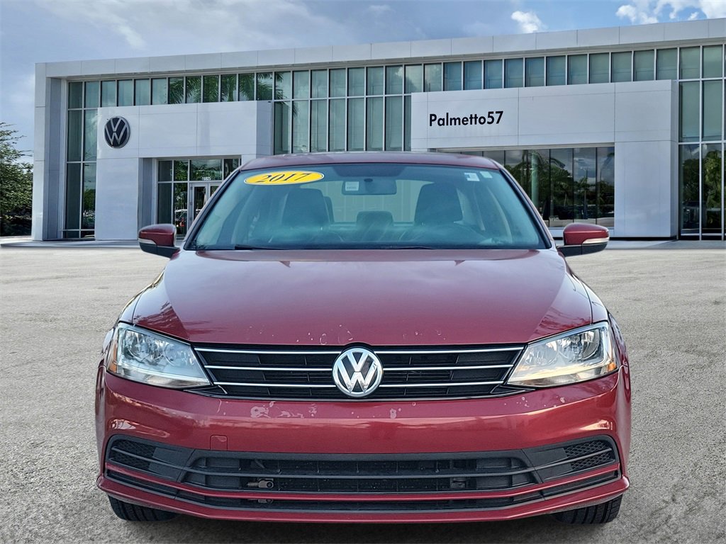 Used 2017 Volkswagen Jetta SE image 2