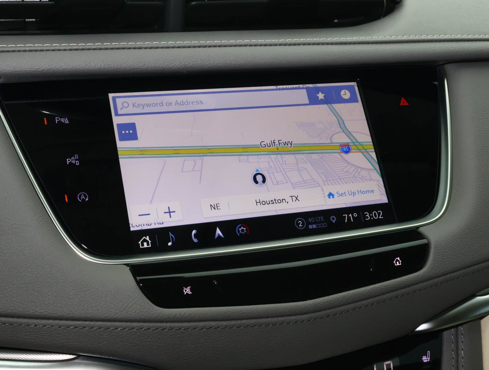 Used 2025 Cadillac XT5 Premium Luxury w/ Technology Package FWD image 24