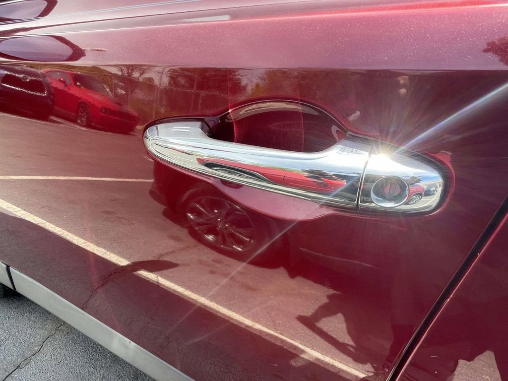 Used 2018 Toyota RAV4 Limited image 29