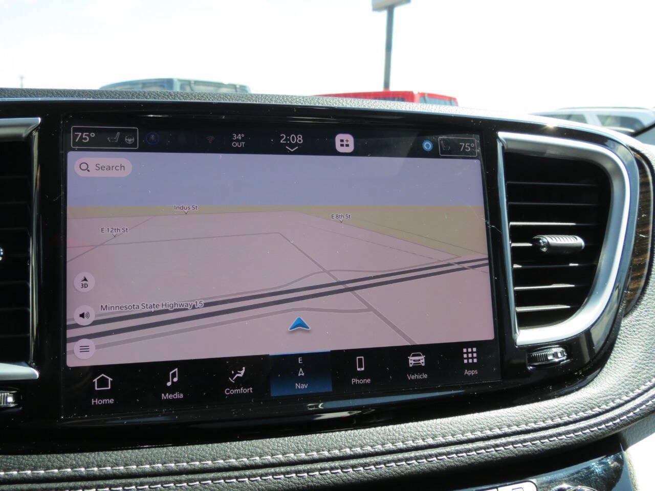 Used 2024 Chrysler Pacifica Limited w/ Trailer Tow Group FWD image 14