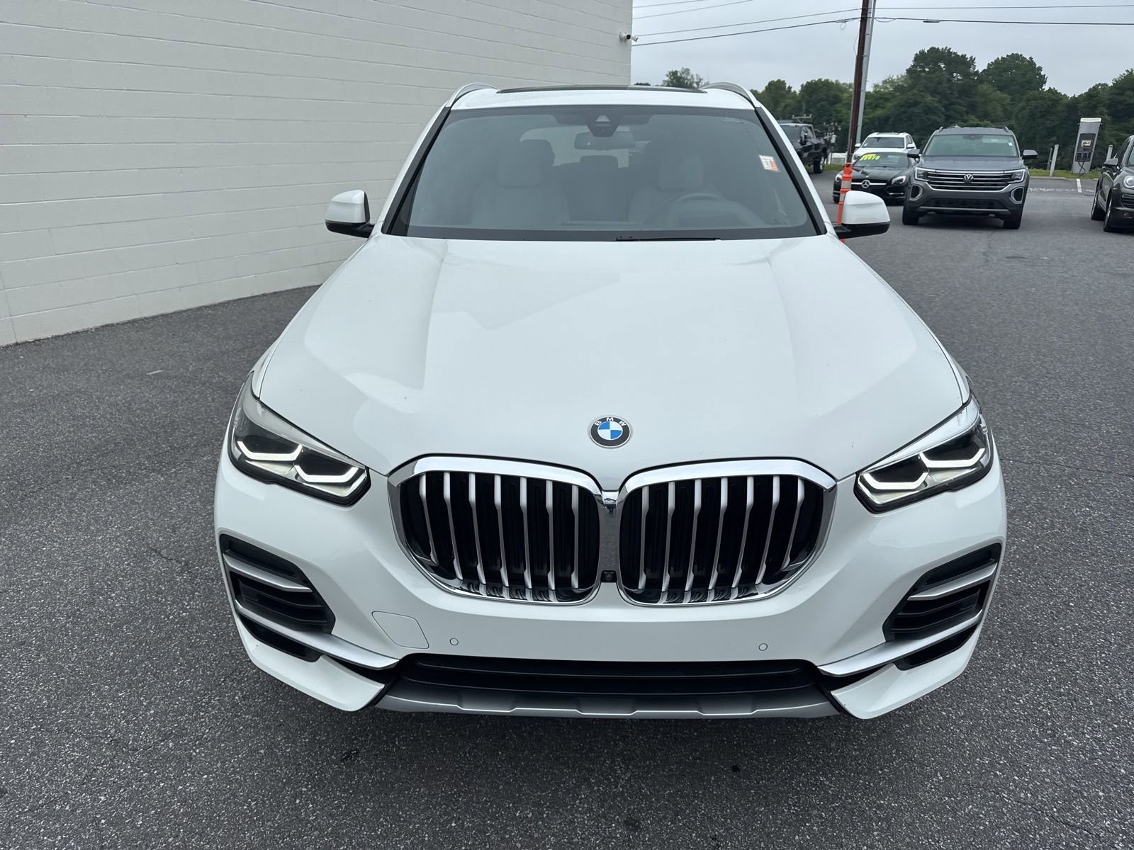 Used 2023 BMW X5 xDrive40i w/ Premium Package AWD/4WD image 2