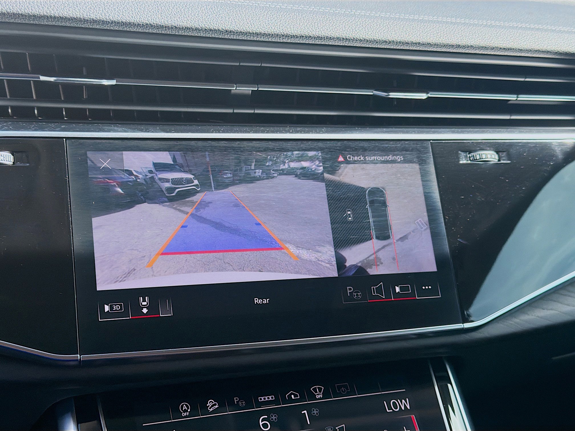 Used 2023 Audi Q8 Prestige image 11