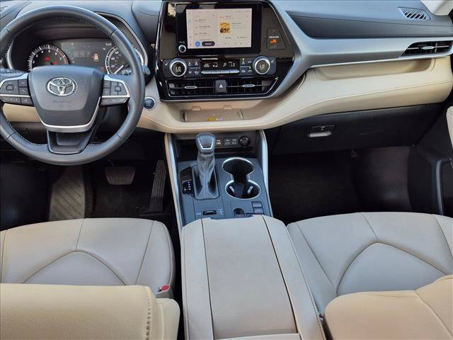 Used 2024 Toyota Highlander XLE FWD image 18