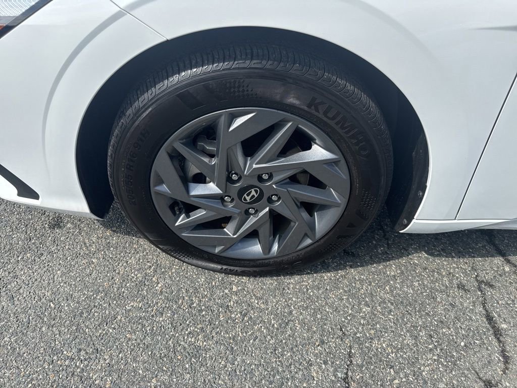 Used 2024 Hyundai Elantra SEL image 9