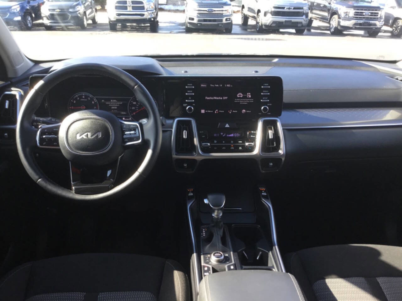 Used 2023 Kia Sorento AWD image 10