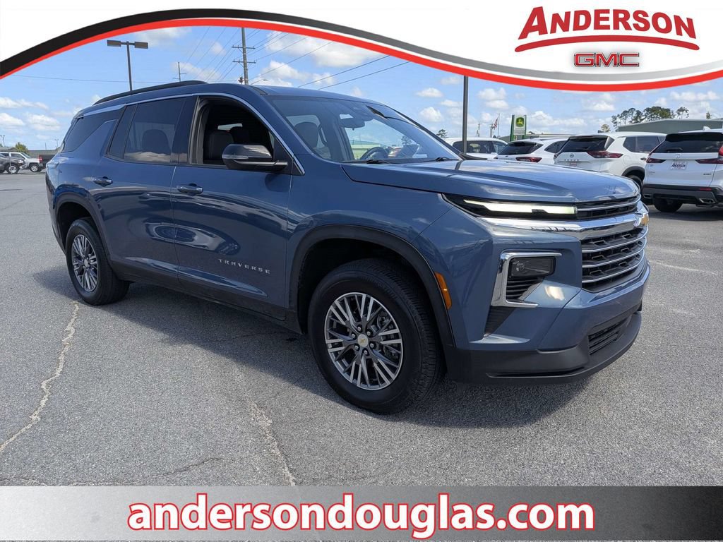 Used 2025 Chevrolet Traverse LT